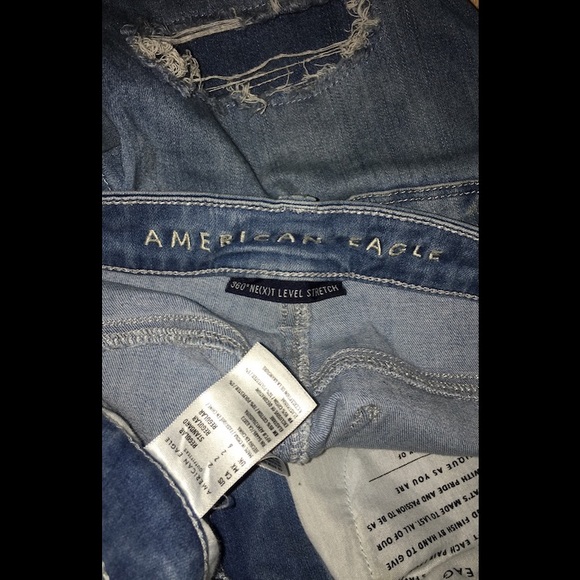 Women’s American Eagle Ripped Jeans - Picture 3 of 3